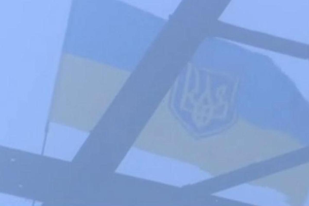 Бойцы ВСУ отбили у врага 300 метров родной земли и установили над позицией огромный флаг Украины Бойцы ВСУ отбили у врага 300 метров родной земли и установили над позицией огромный флаг Украины