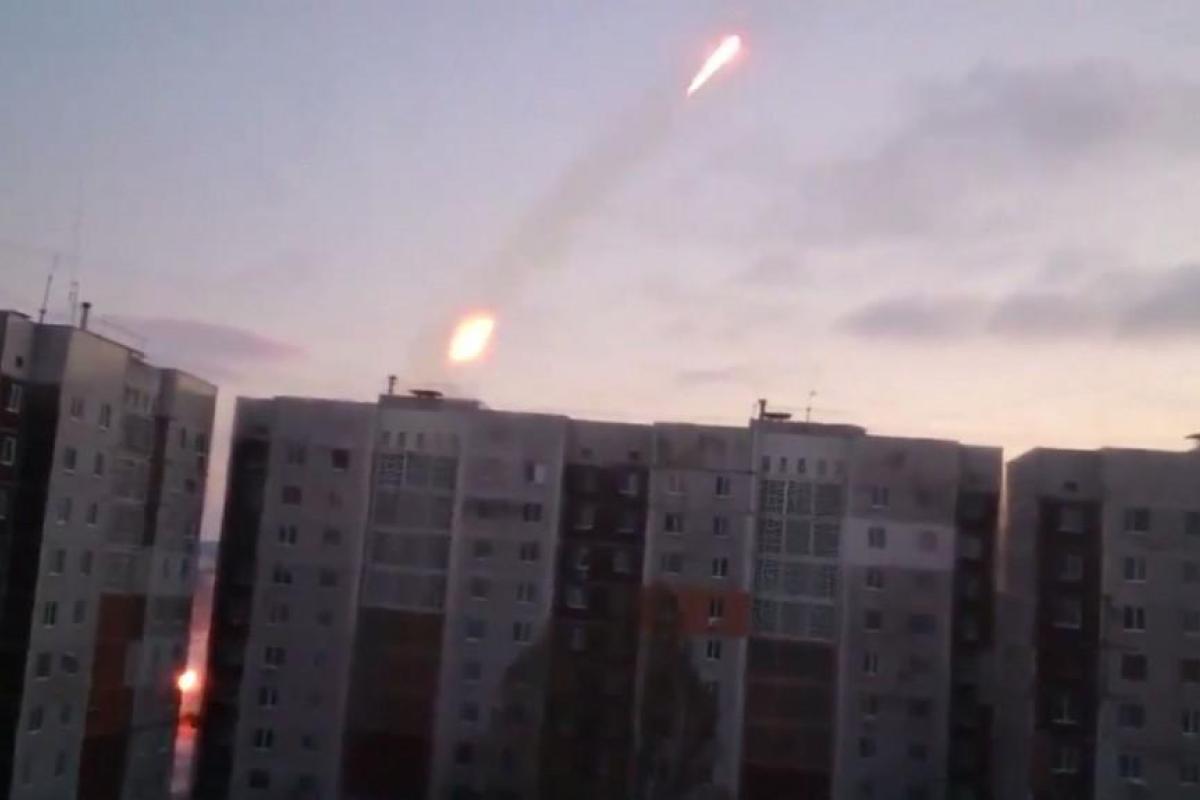 Боевики превратили Донецк в военный полигон, дрожат дома, грохот страшный - соцсети Боевики превратили Донецк в военный полигон, дрожат дома, грохот страшный - соцсети