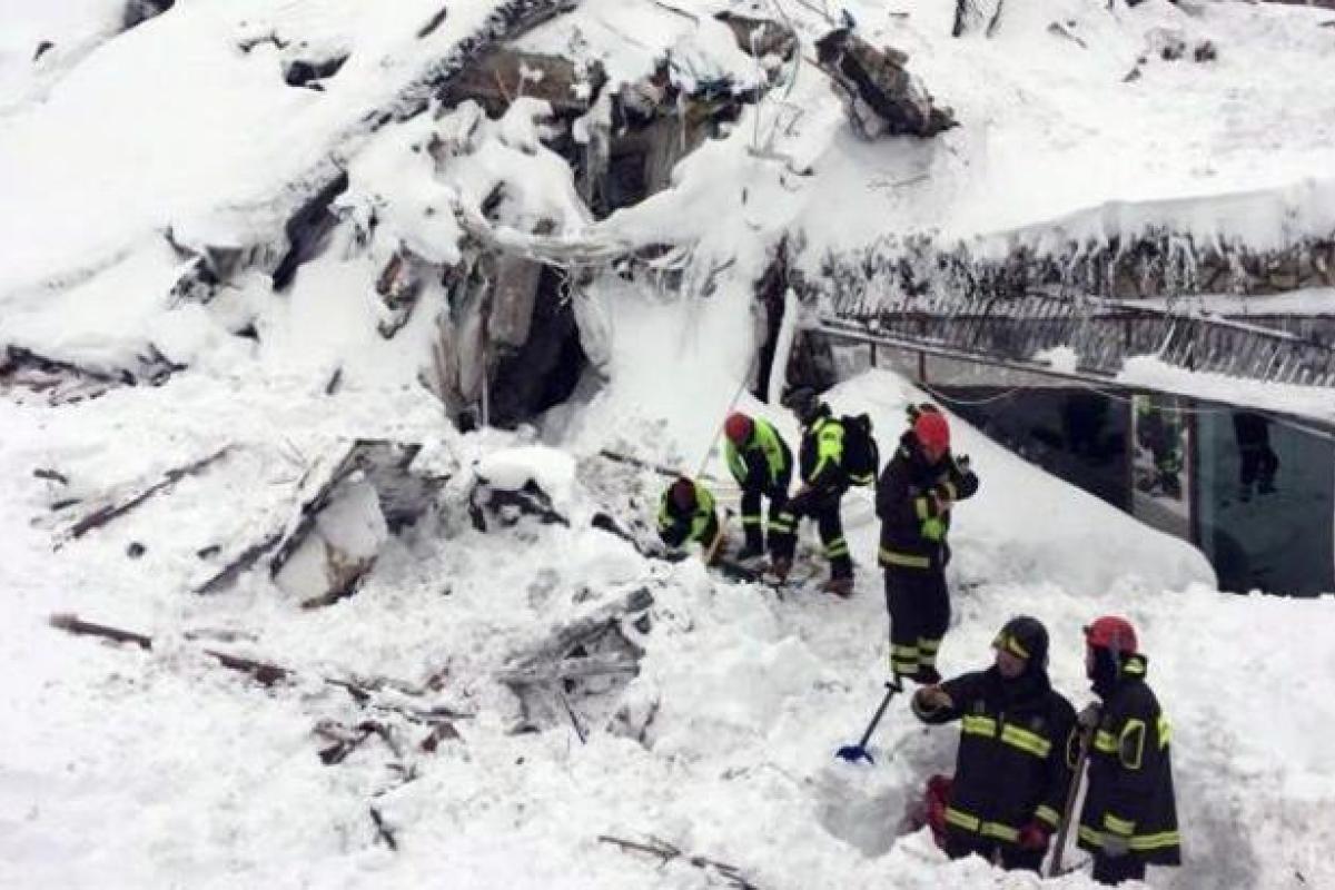 В Италии завершена спасательная операция: жертвами снежной лавины стали 29 человек
