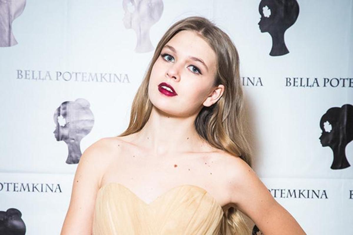 Старшая дочь Веры Брежневой оказалась втянута в "любовный квадрат" Старшая дочь Веры Брежневой оказалась втянута в "любовный квадрат"