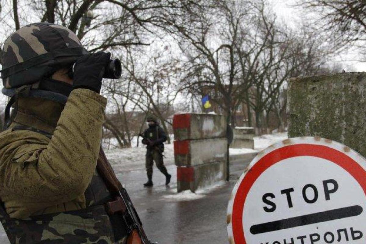 Боевики из гранатометов обстреляли КПВВ "Марьинка" Боевики из гранатометов обстреляли КПВВ "Марьинка"