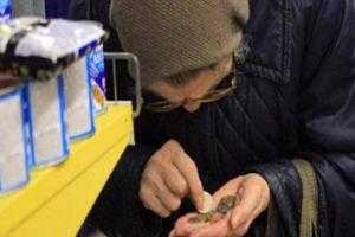 "Цены просто зашкаливают, на всем приходится экономить. Мы реально нищие" - жители Донецка "Цены просто зашкаливают, на всем приходится экономить. Мы реально нищие" - жители Донецка