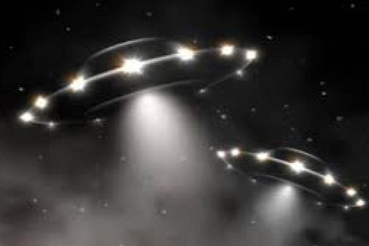 На границе с Мексикой очевидцам удалось заснять эскадру НЛО