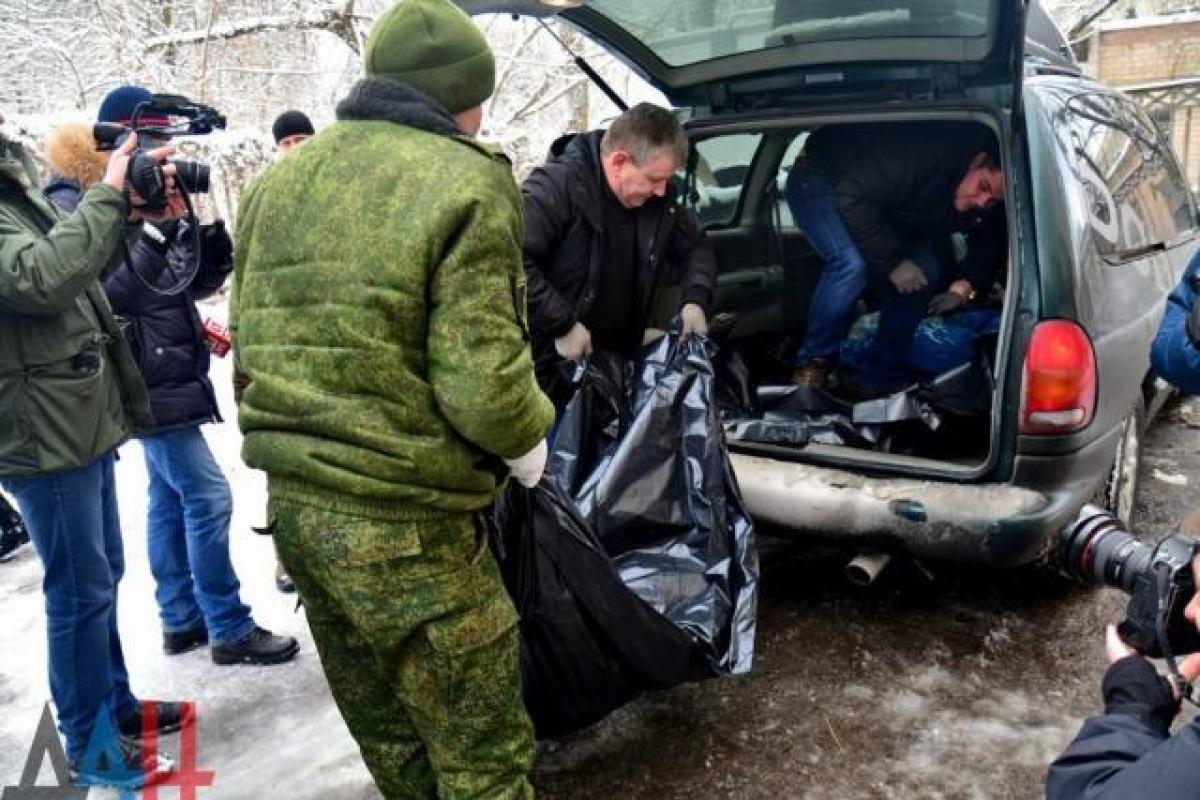 Боевики "ДНР" передали украинской стороне тела трех погибших бойцов ВСУ Боевики "ДНР" передали украинской стороне тела трех погибших бойцов ВСУ