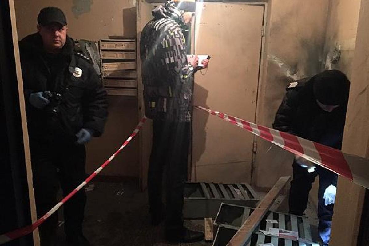 В киевской многоэтажке прогремел взрыв: в почтовом ящике сработала граната В киевской многоэтажке прогремел взрыв: в почтовом ящике сработала граната