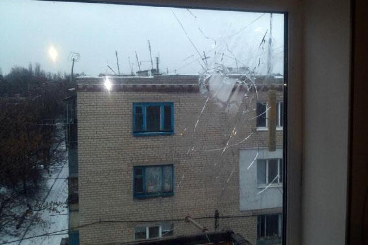 Стали известны подробности ранения мирного жителя во время ночного обстрела Красногоровки Стали известны подробности ранения мирного жителя во время ночного обстрела Красногоровки