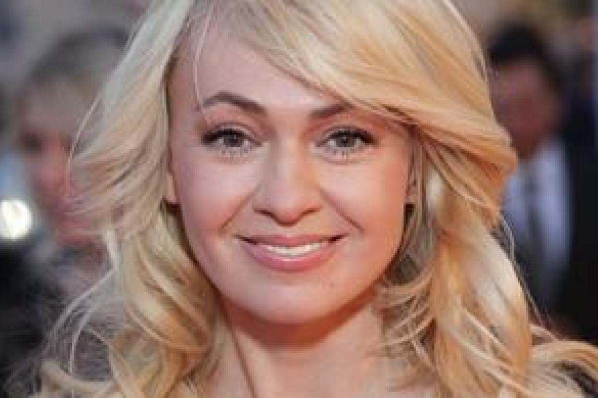 Продюссер Яна Рудковская опубликовала в Instagram "горячий" семейный снимок Продюссер Яна Рудковская опубликовала в Instagram "горячий" семейный снимок