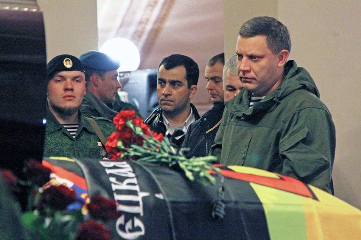 Захарченко сделал сыну убитого боевика "Гиви" памятный подарок - СМИ Захарченко сделал сыну убитого боевика "Гиви" памятный подарок - СМИ