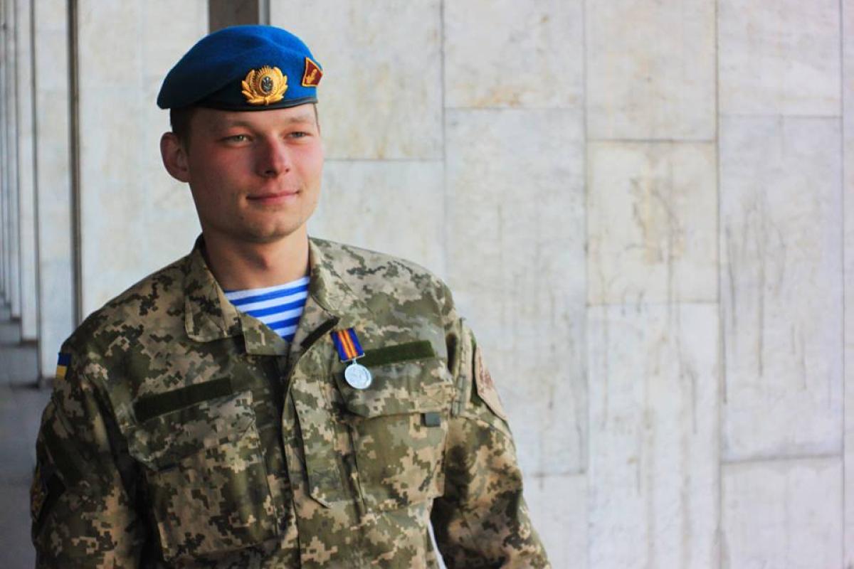 В Днепре умер боец ВСУ Николай Гуцаленко: в сети вспоминают, как "киборг" устанавливал флаг на крыше ДАП В Днепре умер боец ВСУ Николай Гуцаленко: в сети вспоминают, как "киборг" устанавливал флаг на крыше ДАП