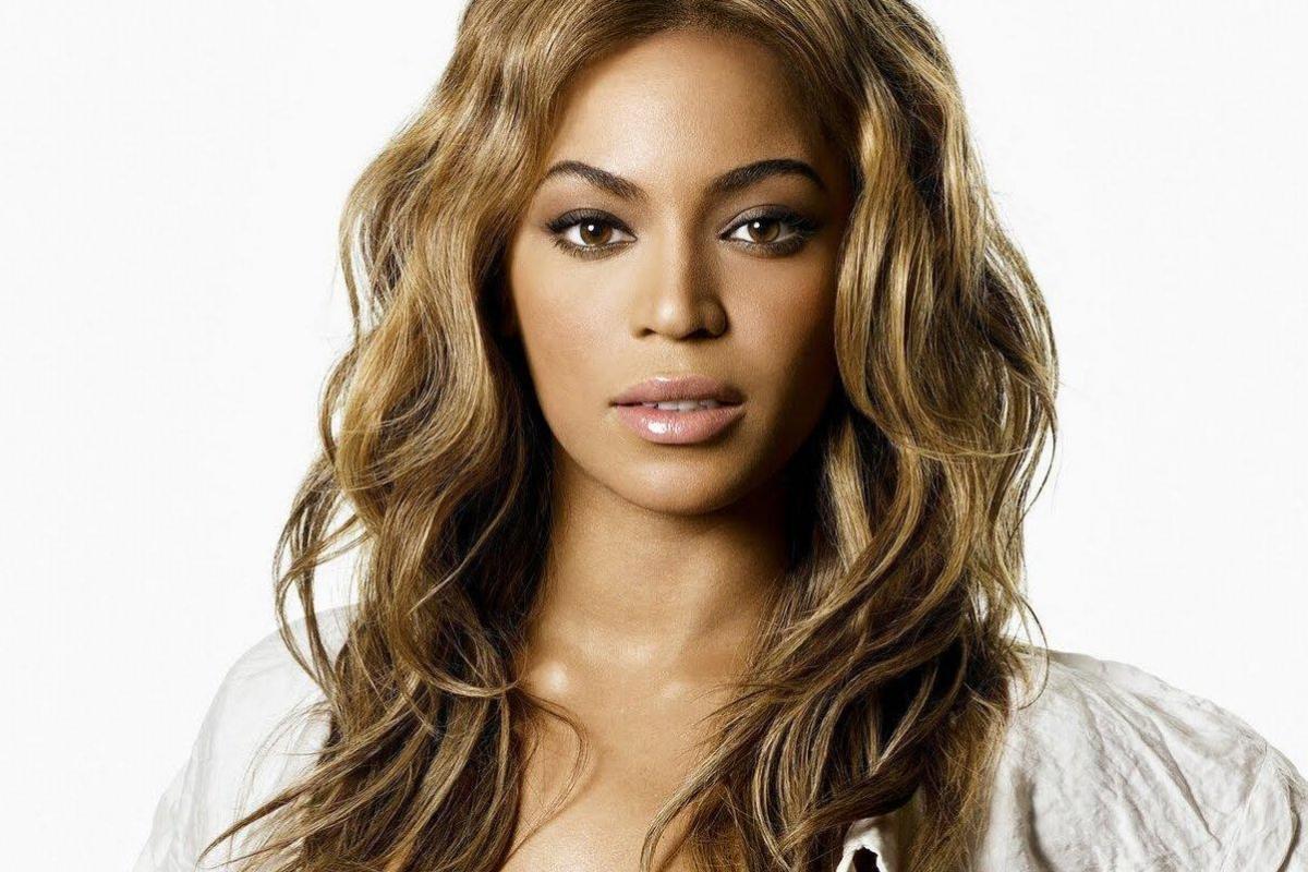 Беременная Бейонсе стала героиней откровенной фотосессии