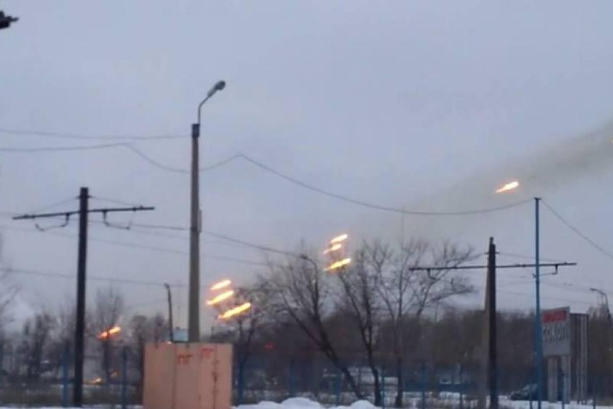 Боевики хвалятся, как обстреливают ВСУ и прифронтовые города из "Градов": появилось новое видео Боевики хвалятся, как обстреливают ВСУ и прифронтовые города из "Градов": появилось новое видео
