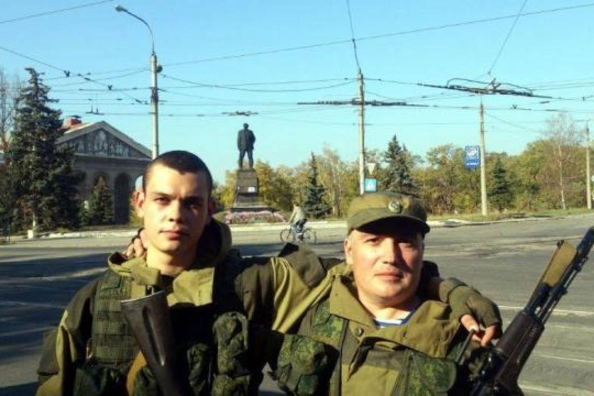 Силовики "ЛНР" пытаются слепить образ сурового "майора ВСУ" из боевика-гея - Снегирев Силовики "ЛНР" пытаются слепить образ сурового "майора ВСУ" из боевика-гея - Снегирев