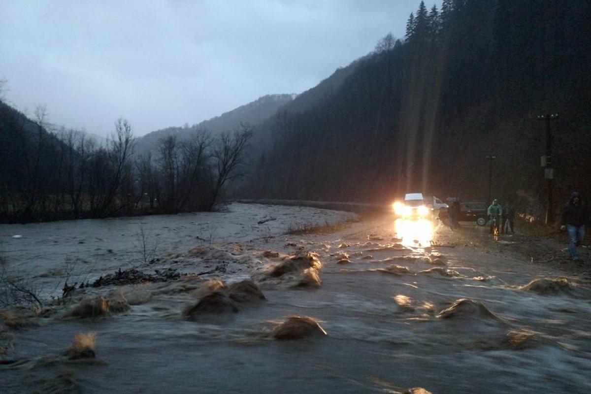 На Закарпатье из-за таяния снега в горах на реках формируется вторая паводковая волна На Закарпатье из-за таяния снега в горах на реках формируется вторая паводковая волна