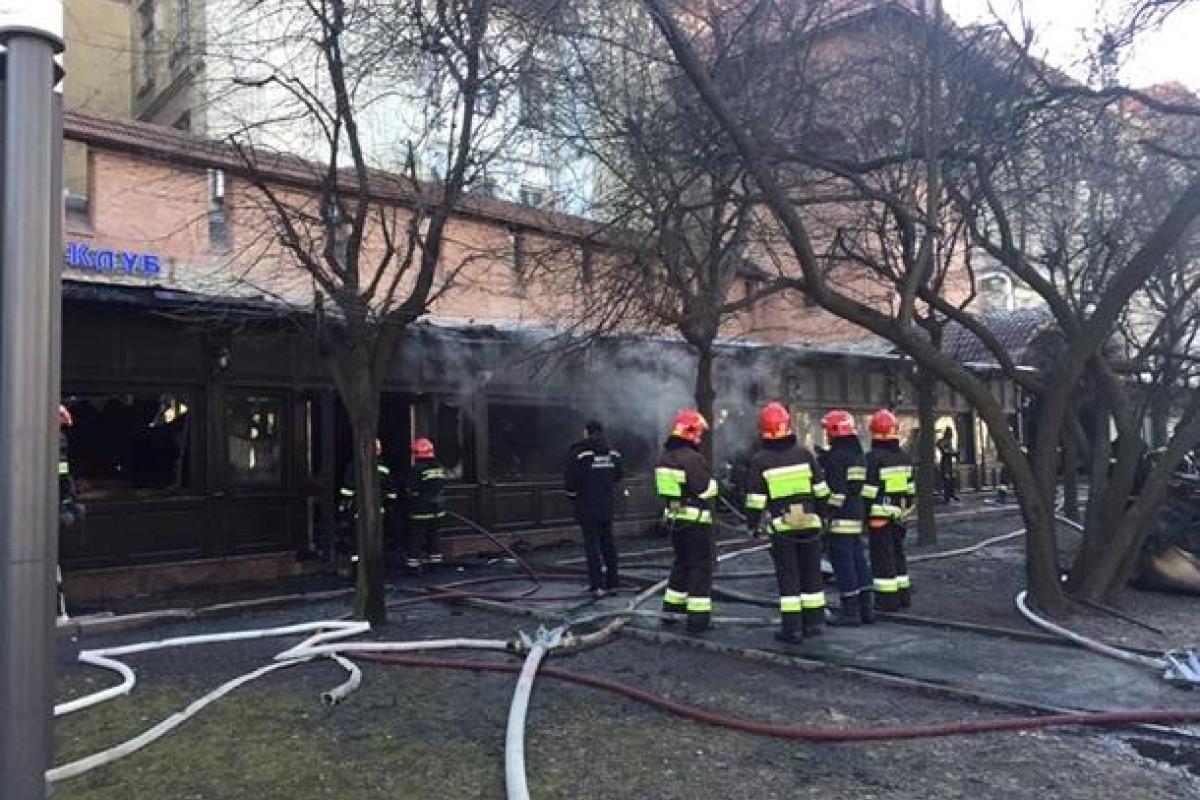 В центре Львова горел ресторан: появились кадры с места происшествия В центре Львова горел ресторан: появились кадры с места происшествия