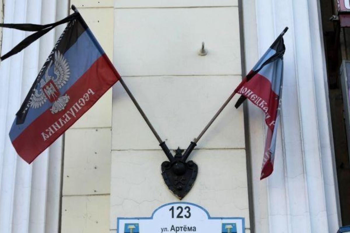 Боевики в принудительном порядке сгоняют бюджетников на "показательные" похороны "Гиви" - соцсети Боевики в принудительном порядке сгоняют бюджетников на "показательные" похороны "Гиви" - соцсети