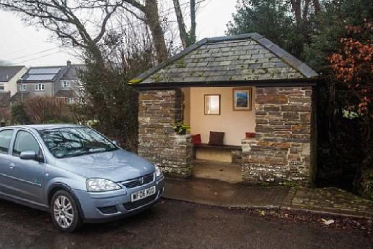 В Британии появилась самая уютная автобусная остановка в мире В Британии появилась самая уютная автобусная остановка в мире