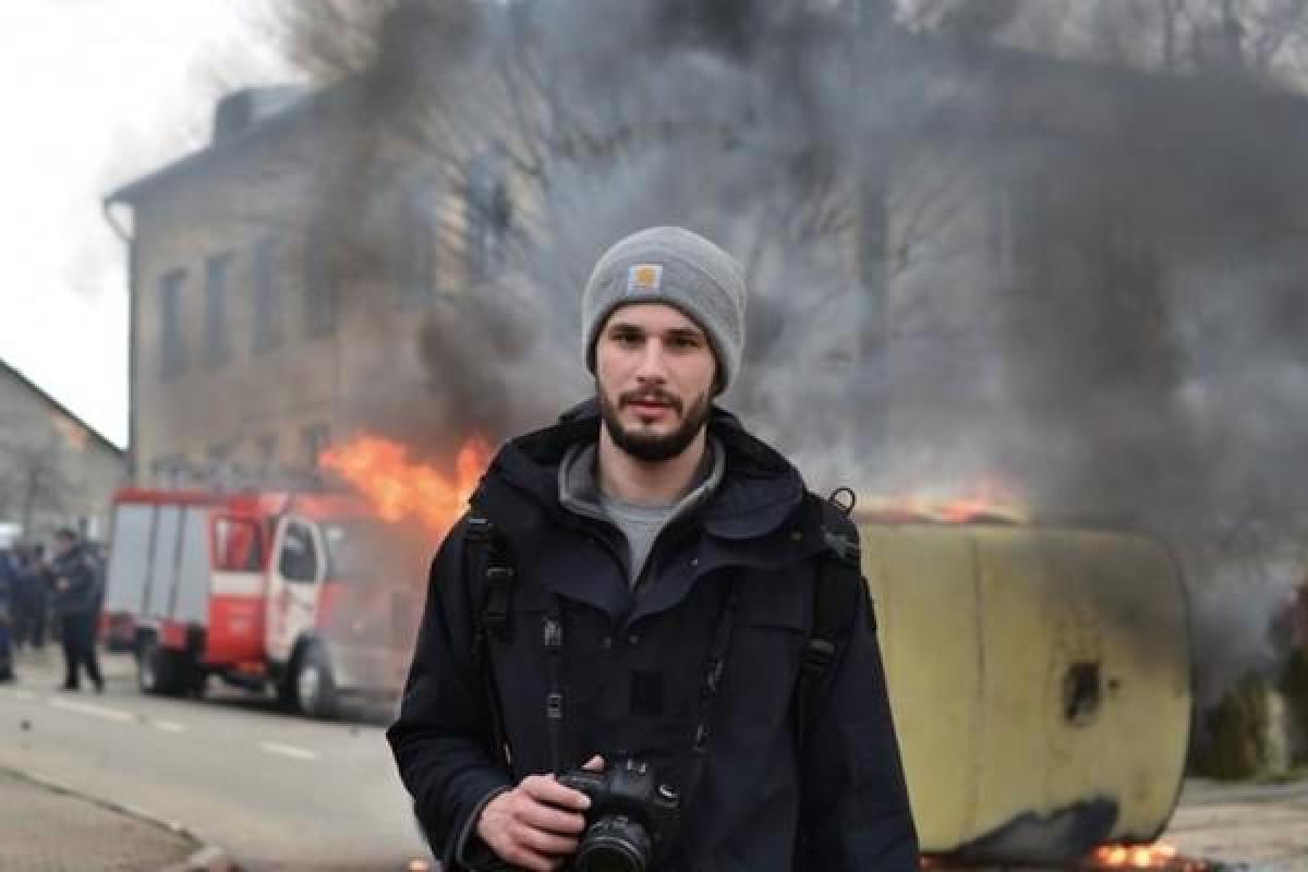 Британский журналист, раненый в Авдеевке, разместил в Facebook первые фото после сложной операции