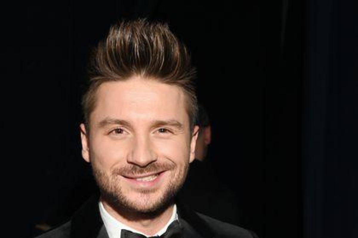 Певец Сергей Лазарев сделал новую татуировку в честь своего сына Певец Сергей Лазарев сделал новую татуировку в честь своего сына