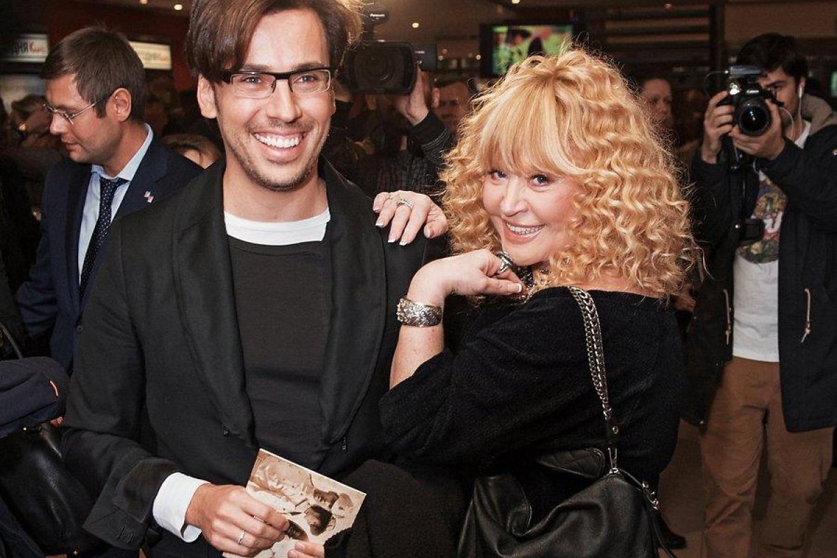 Юморист Максим Галкин в Instagram опубликовал новые семейные снимки