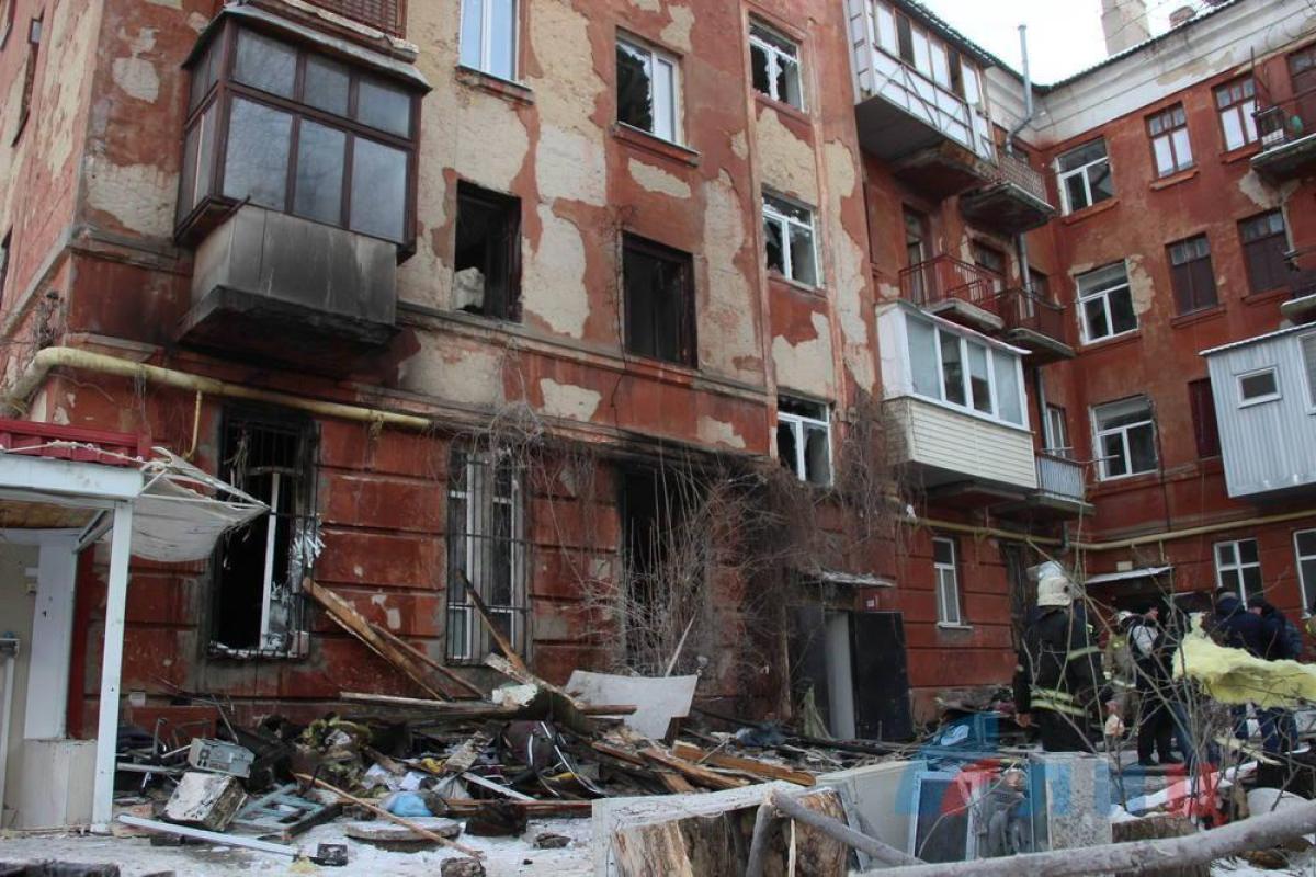 Взрыв в Луганске: появились подробности спасательной операции Взрыв в Луганске: появились подробности спасательной операции