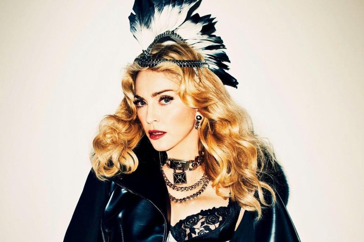 Отец удочеренных Мадонной близняшек обвинил певицу в обмане - СМИ