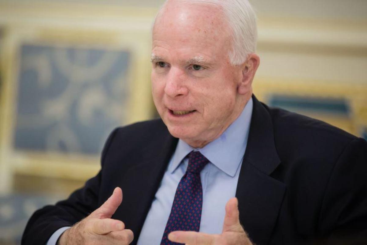 Русские убивают украинцев ежедневно для тестирования администрации Трампа - Маккейн