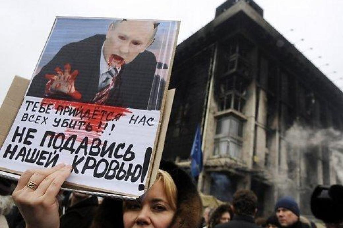 Сотник о Путине: Свихнувшийся маньяк, вцепившийся во власть