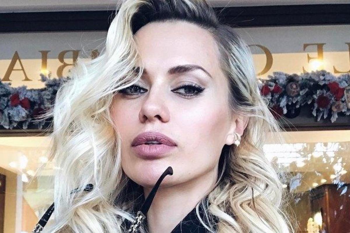 Светская львица Виктория Боня удивила поклонников, появившись на улице в разной обуви