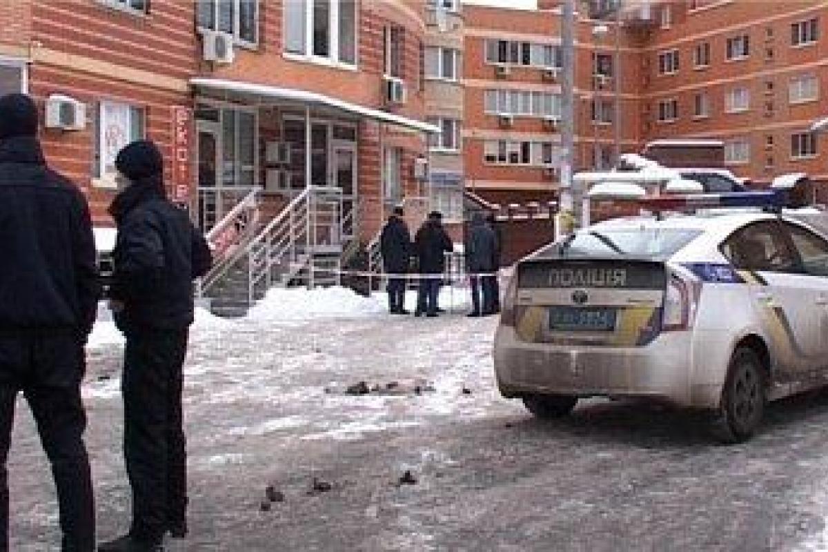 Родственники киевлянки, погибшей с сыном при падении с 7 этажа высотки озвучили свою версию трагедии Родственники киевлянки, погибшей с сыном при падении с 7 этажа высотки озвучили свою версию трагедии