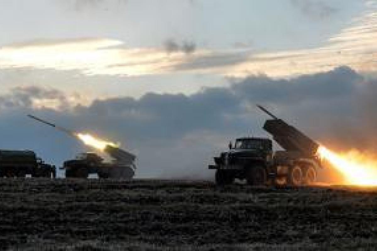 Жители оккупированного Луганска содрогнулись от "Градов": боевики начали мощный обстрел Жители оккупированного Луганска содрогнулись от "Градов": боевики начали мощный обстрел