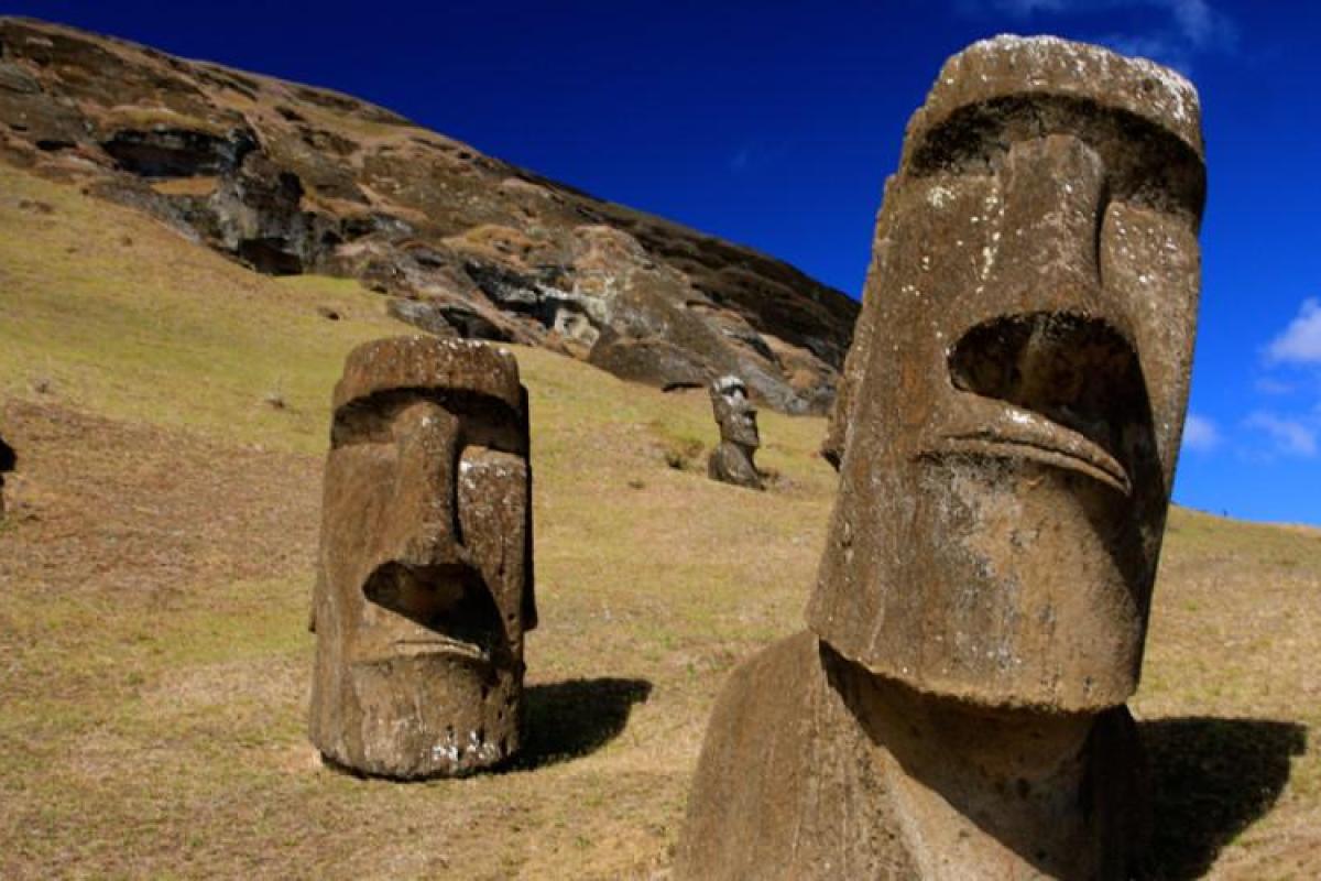 Ученые пытаются разгадать тайну каменных истуканов острова Пасхи