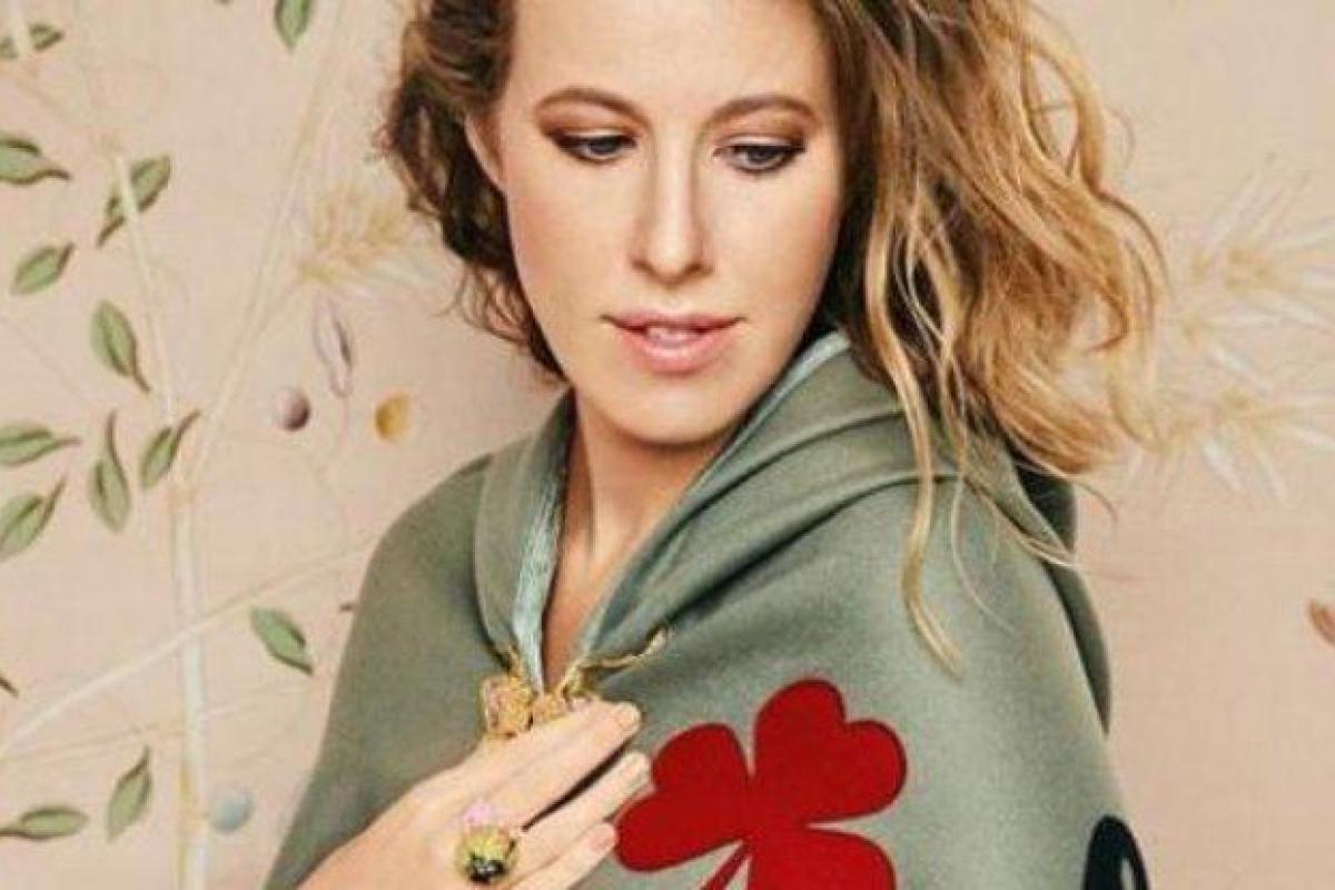 Светская львица Ксения Собчак разместила в Instagram новый снимок без макияжа