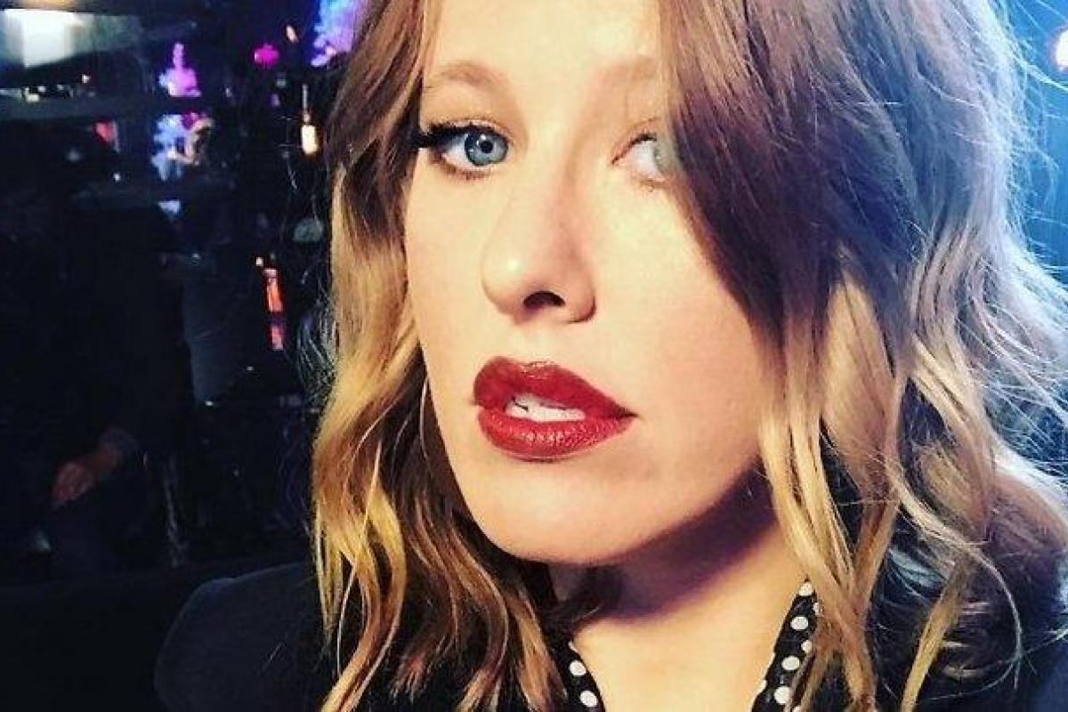 Поклонники Ксении Собчак раскритиковали стильный наряд светской львицы