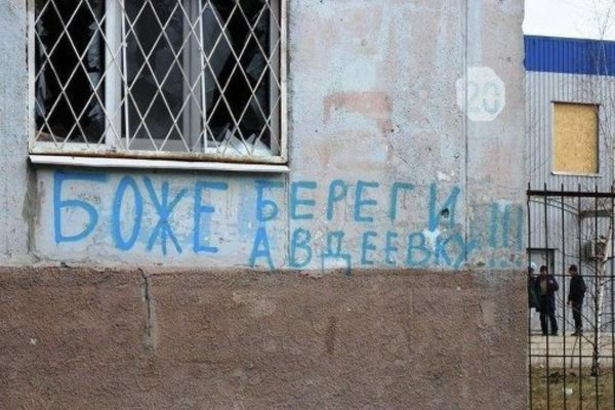 В Авдеевке снаряд попал в пятиэтажный жилой дом: чудом уцелели женщина и 5 ее детей В Авдеевке снаряд попал в пятиэтажный жилой дом: чудом уцелели женщина и 5 ее детей