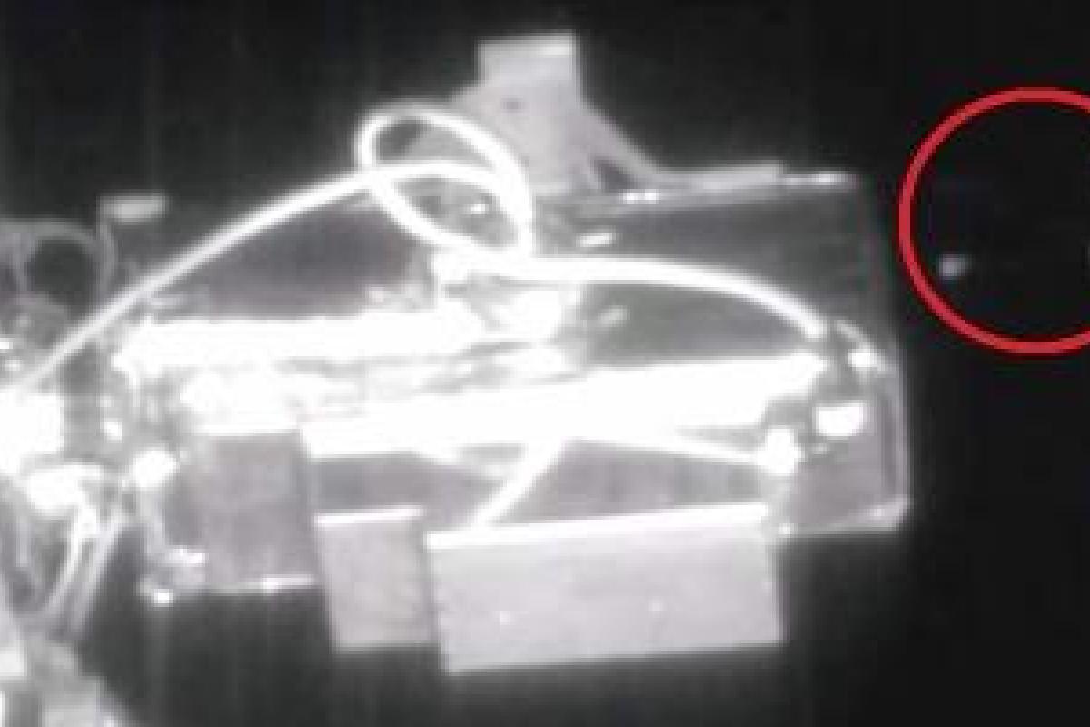 Уникальное видео: камера сняла, как мимо МКС пролетает группа НЛО