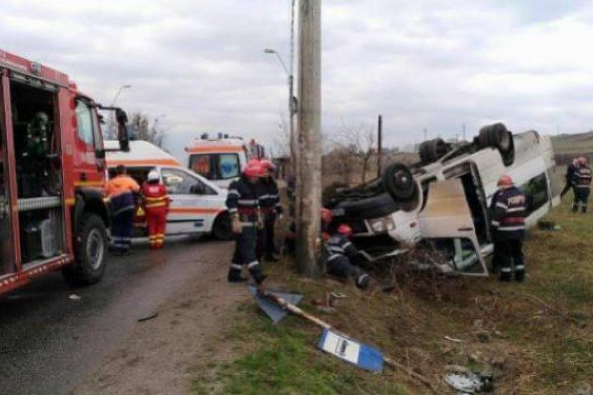 В Румынии водитель микроавтобуса уснул за рулем: в результате ДТП пострадали более 10 детей В Румынии водитель микроавтобуса уснул за рулем: в результате ДТП пострадали более 10 детей