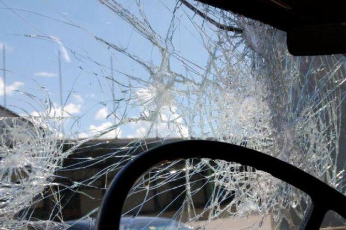 В центре Киева неизвестные расстреляли "Mercedes": водитель убит, ранен ребенок В центре Киева неизвестные расстреляли "Mercedes": водитель убит, ранен ребенок