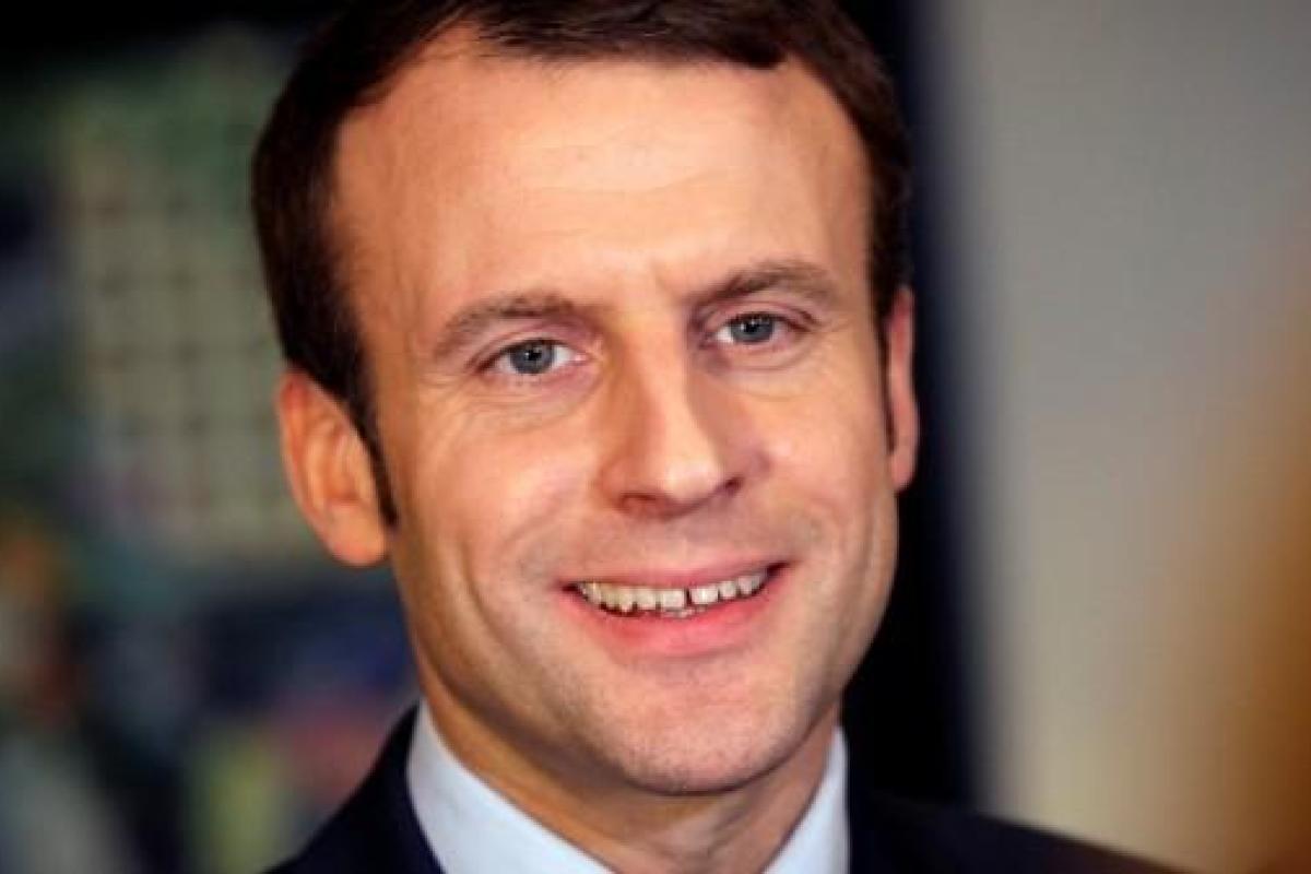 В Париже "радушно встретили" кандидата в президенты Франции: политику в голову запустили яйцом