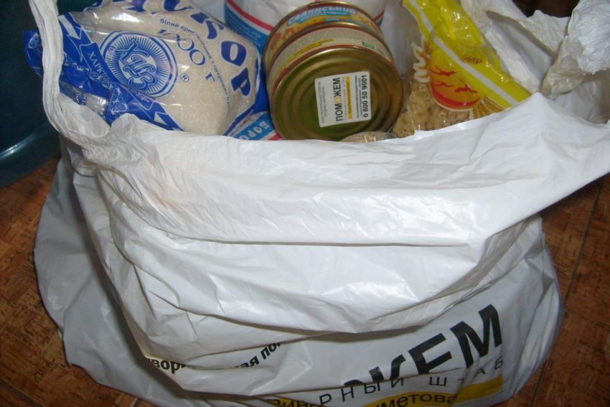 Жителям Горловки обещают "гуманитарку": люди обнаружили на продуктах интересные стикеры Жителям Горловки обещают "гуманитарку": люди обнаружили на продуктах интересные стикеры