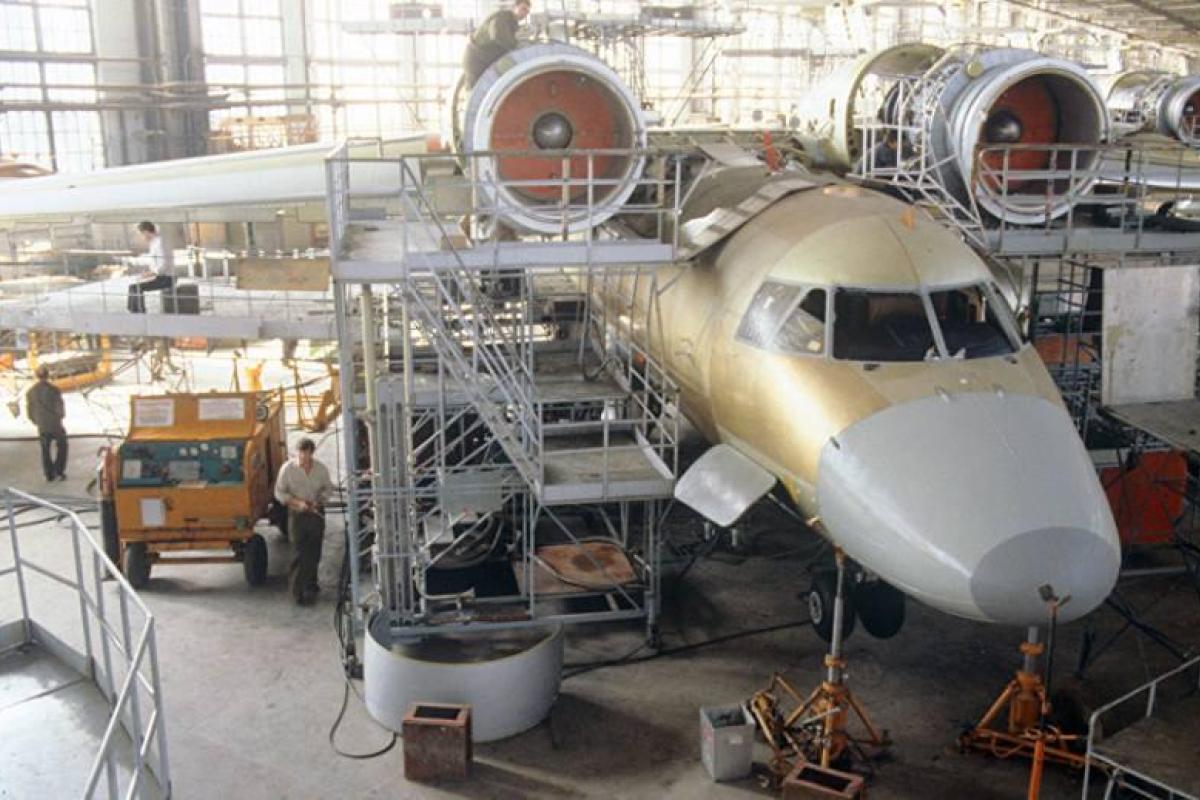 В Украине планируют возобновить производство легендарных самолетов "Ан-74" В Украине планируют возобновить производство легендарных самолетов "Ан-74"