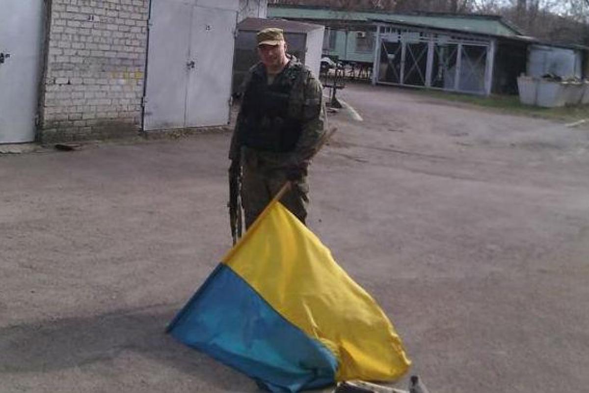 Боевики в Горловке закрыли предприятие, найдя при обыске флаг Украины