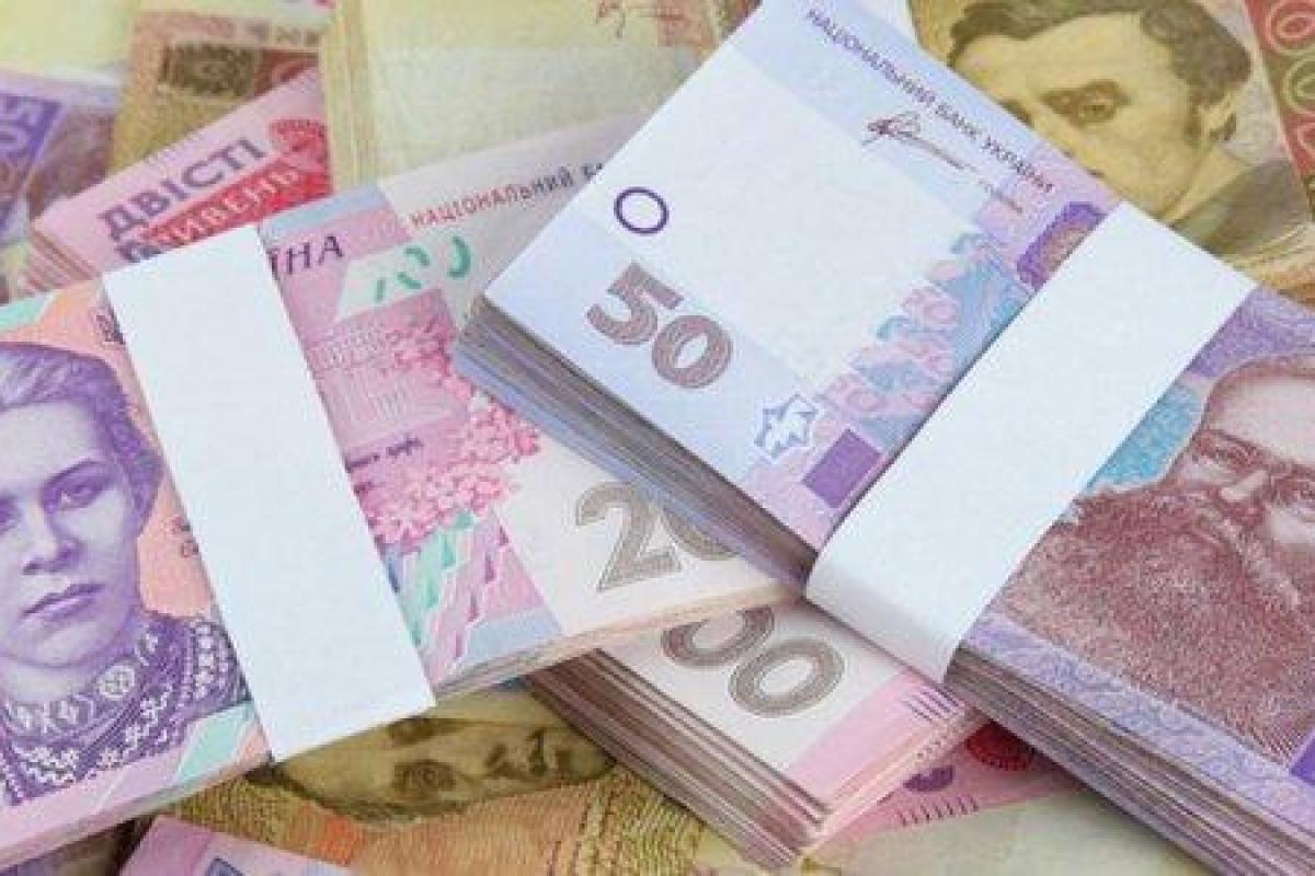 В Киеве возле банка вооруженная группа отняла у мужчины рюкзак с деньгами В Киеве возле банка вооруженная группа отняла у мужчины рюкзак с деньгами