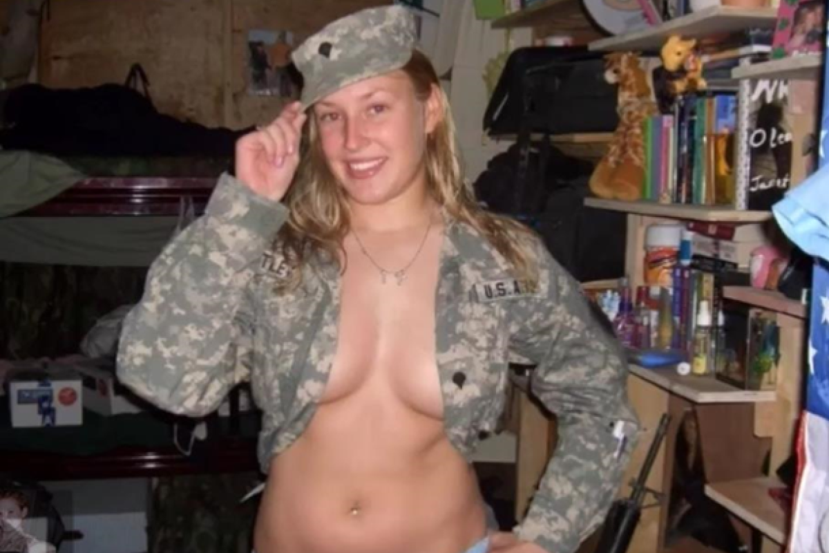 В США разразился скандал: в Сеть попали фото обнаженных женщин-военнослужащих