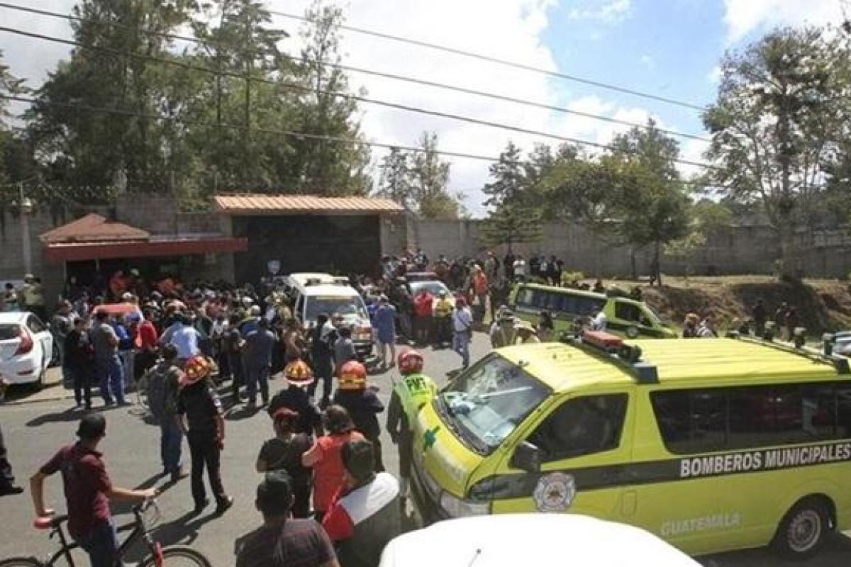 В Гватемале горел реабилитационный центр для подростков: погибло 19 детей В Гватемале горел реабилитационный центр для подростков: погибло 19 детей