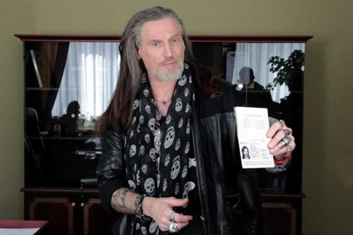 Российский шоумен Никита Джигурда получил "паспорт ДНР" Российский шоумен Никита Джигурда получил "паспорт ДНР"