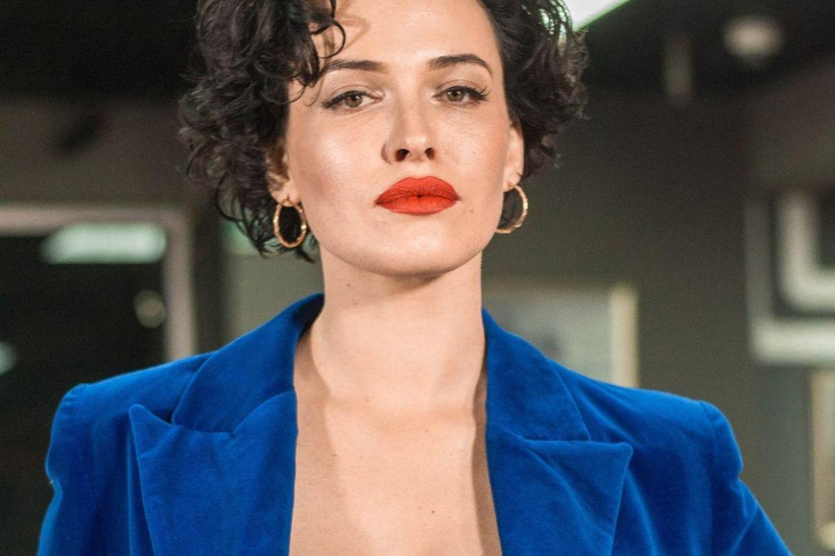 Певица Даша Астафьева разместила в Instagram снимки своей экзотической фотосессии