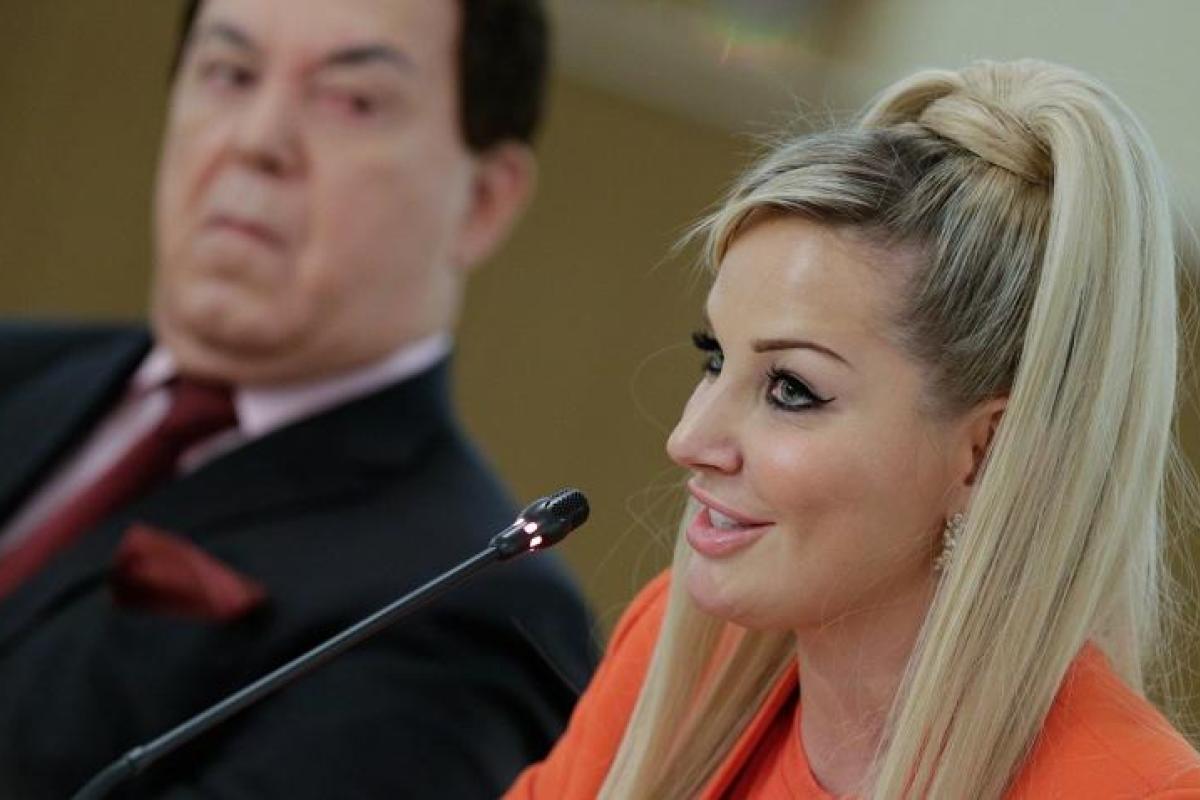 Собчак о Максаковой: Ее жизнь в России станет возможной только ценой публичного унижения Собчак о Максаковой: Ее жизнь в России станет возможной только ценой публичного унижения