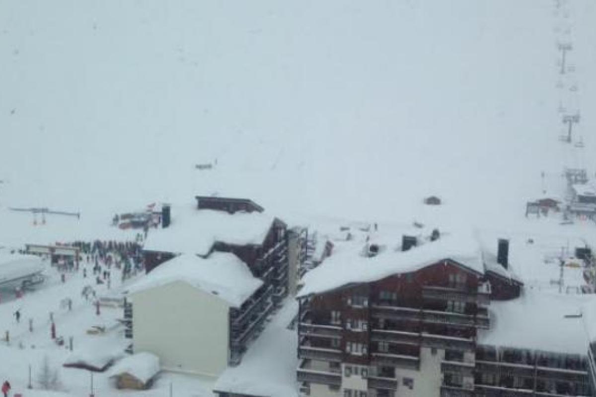Горнолыжный курорт во Франции накрыла снежная лавина Горнолыжный курорт во Франции накрыла снежная лавина