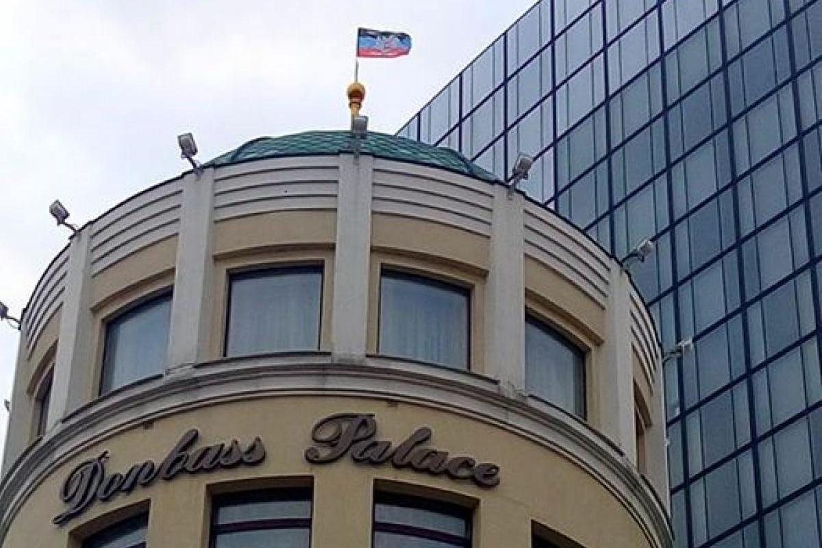 В Донецке началась "национализация" отеля "Донбасс Палас": боевики "чистят" кафе и рестораны