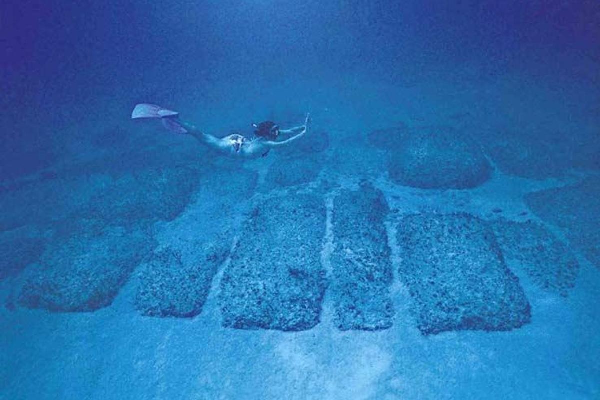 Мифы об Атлантиде: Ведет ли подводная "дорога Бимини" к затерянному городу?